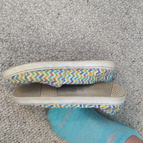 Kids' Tom's shoes size 3.5 - Picture 3 of 5